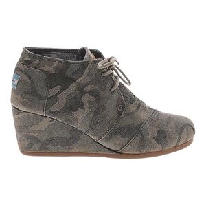 Toms Canvas Washed Desert Camo Lace Up Wedge Booties. Size 7.5.